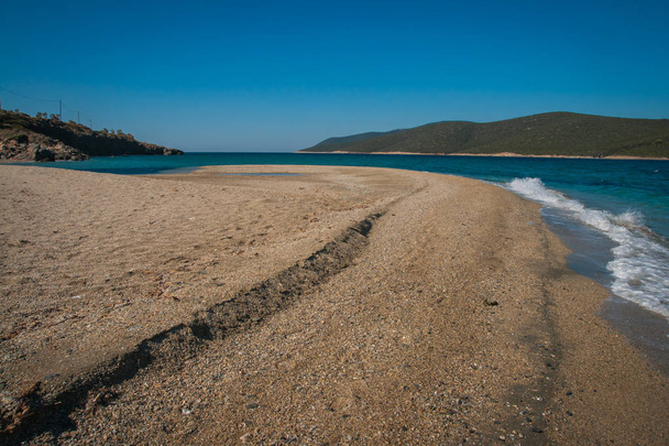 Golden beach on Evbia island in Greece - Фото, зображення