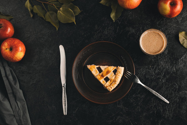 piece of apple pie on plate - Foto, Imagen