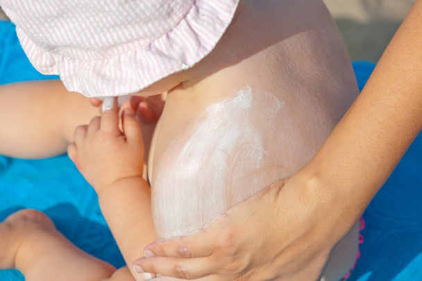 Bebé crema protector solar
. - Foto, Imagen