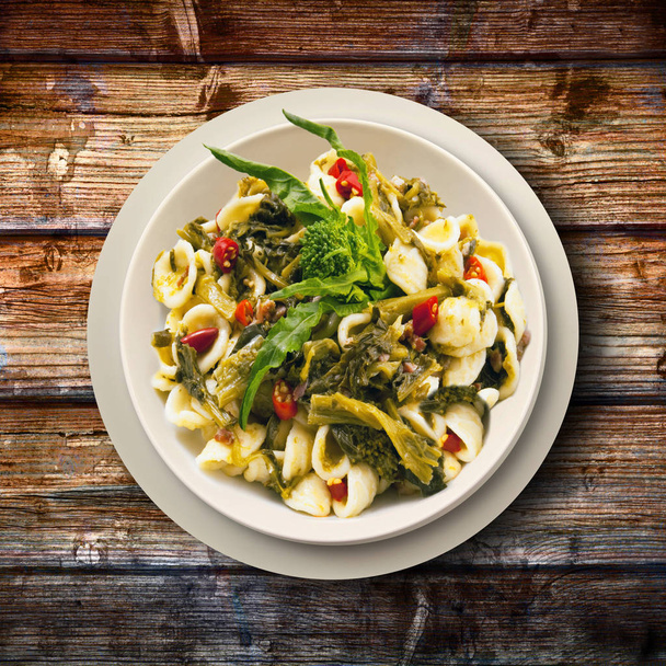 italské těstoviny s brokolicí a vodnice - Fotografie, Obrázek