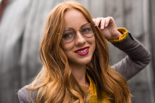 redhead girl in eyeglasses - Foto, afbeelding