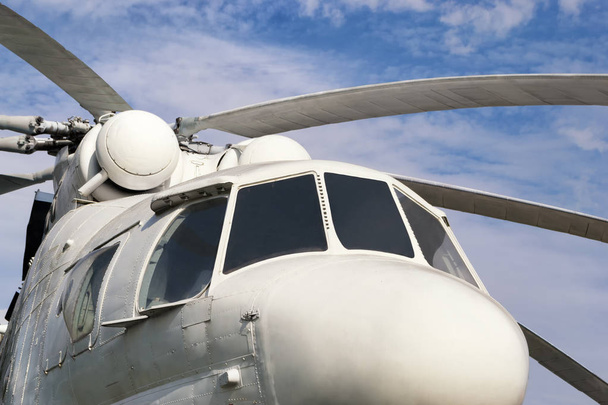 Helicóptero grande de carga blanca
  - Foto, Imagen