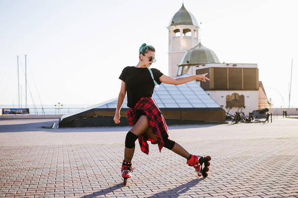 funky girl riding roller skates - Foto, immagini