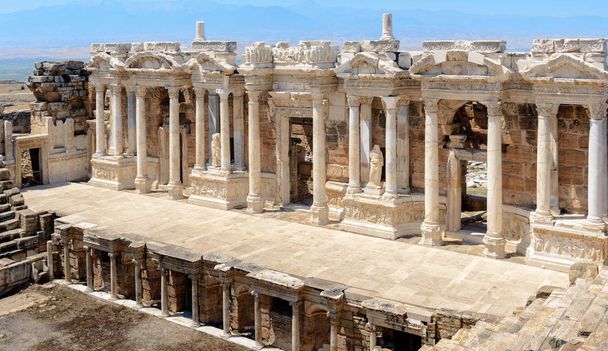 Romeins amfitheater in de ruïnes van Hiërapolis - Foto, afbeelding