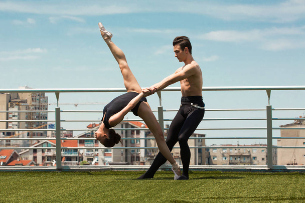 Ballet dancers performance in the city - Foto, Imagem