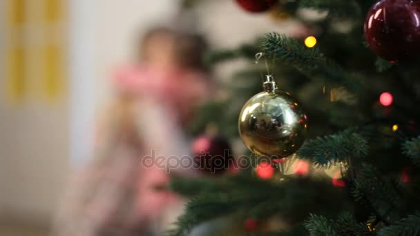 Szczęśliwa rodzina korzystających Wigilię Bożego Narodzenia w domu. - Materiał filmowy, wideo