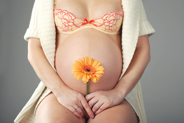belly of a pregnant woman close-up - Valokuva, kuva