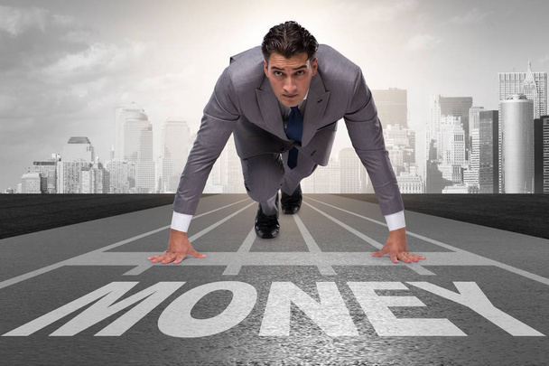Бизнесмен бежит навстречу деньгам
 - Фото, изображение