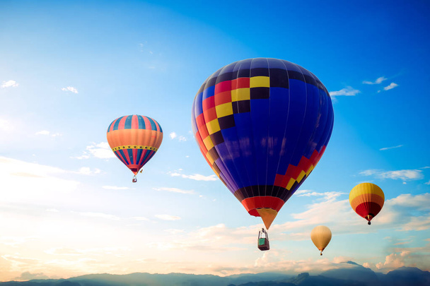 Colorful hot air balloon - Foto, afbeelding