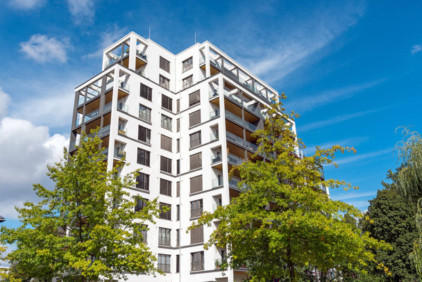Gran casa de apartamentos moderna en Berlín
 - Foto, imagen