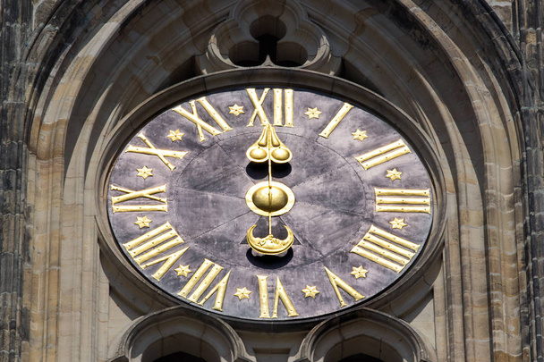 20 Uhr Nahaufnahme im Schloss Tschechische Republik, Europa. Vintage-Stil. Prager Uhrturm Detail - Foto, Bild