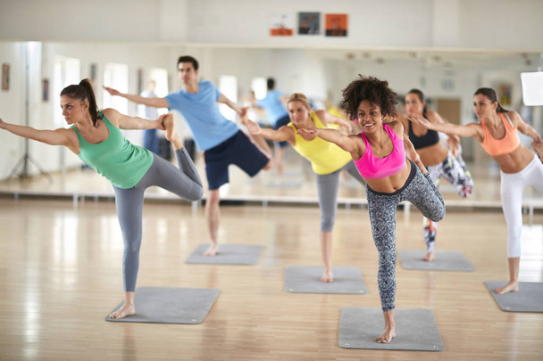 Group on body balance training - Фото, изображение