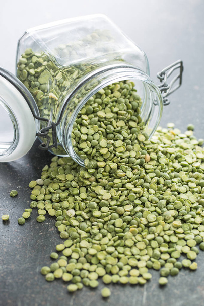 Green split peas in jar. - Zdjęcie, obraz
