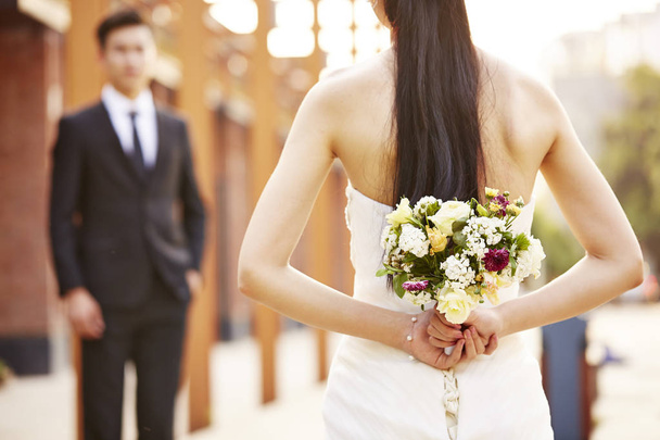 Sposo e sposo al matrimonio
 - Foto, immagini