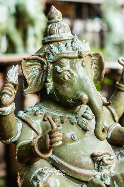 Yeşil seramik Ganesh heykeli - Fotoğraf, Görsel