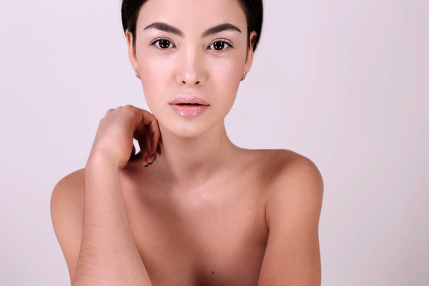 beautiful woman with dark hair and natural look - 写真・画像