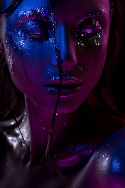girl with the vanguard shining make-up with spangles and moistur - Фото, зображення