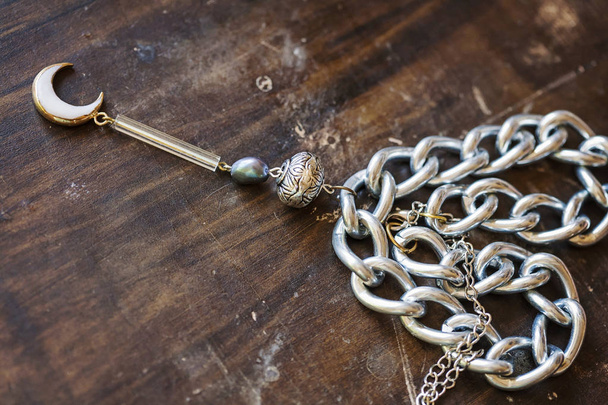 Beautiful necklace on wooden backround - Fotografie, Obrázek