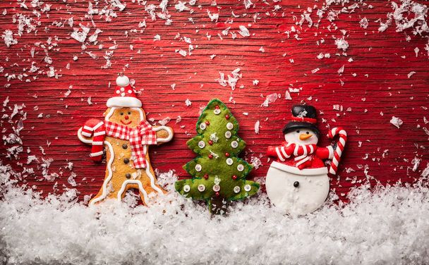 Різдвяна концепція зі сніговиком, імбирним чоловіком
 - Фото, зображення