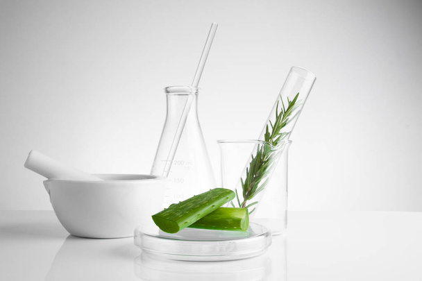 herbal medicine natural organic and scientific glassware - Foto, Bild