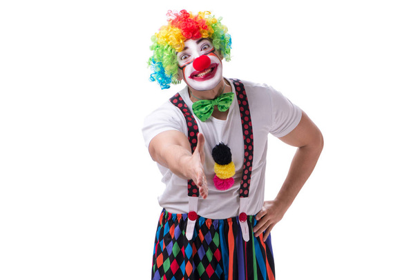 Grappige clown acteren dom geïsoleerd op witte achtergrond - Foto, afbeelding
