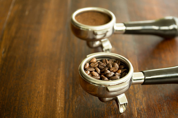 Suportes de filtro de café para máquina de café com grãos e café g
 - Foto, Imagem