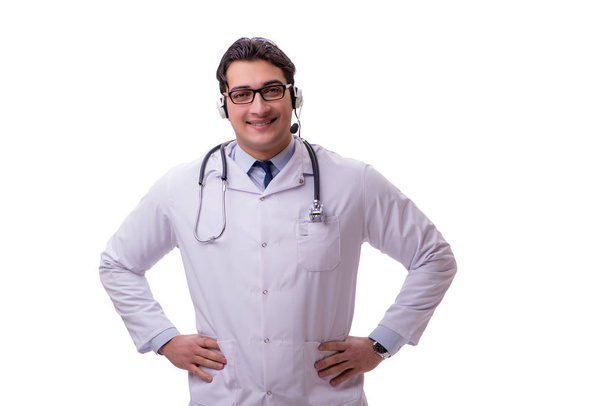 junger Arzt mit Kopfhörer isoliert auf weiß - Foto, Bild