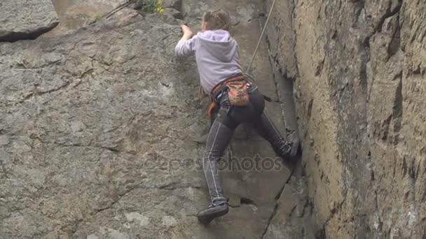 chica escalador de roca
 - Metraje, vídeo