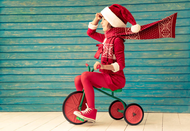 child rides a bike - Valokuva, kuva