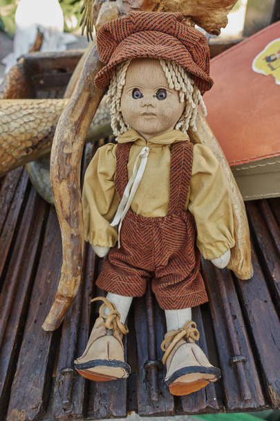 eine alte süße Puppe - Foto, Bild