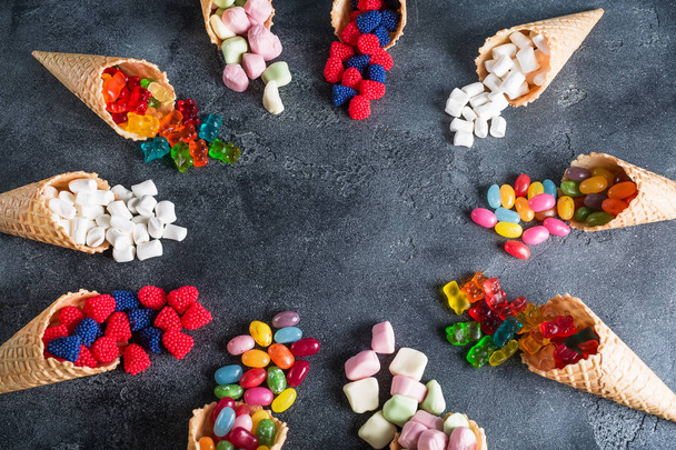 kleurrijke heldere assorted candies - Foto, afbeelding
