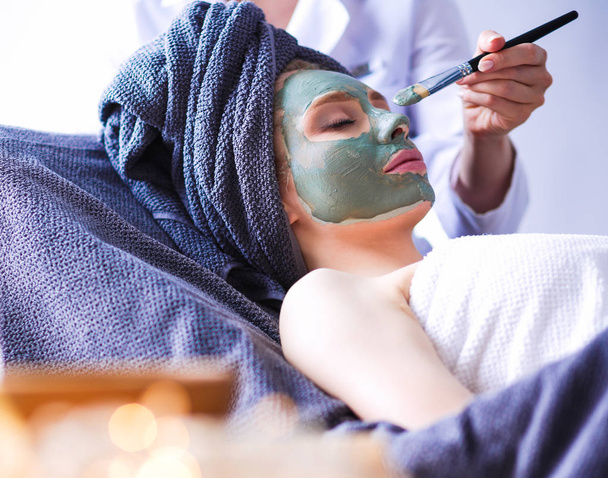 Beautiful woman having mask , lying on spa - Foto, imagen
