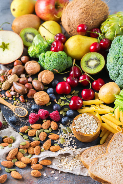 Επιλογή των υγιών πλούσια σε φυτικές ίνες πηγές τροφίμων vegan για μαγείρεμα - Φωτογραφία, εικόνα