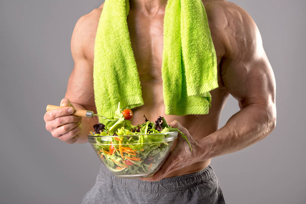 Healthy man eating a salad - Фото, зображення