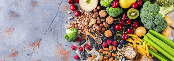 Auswahl an gesunden, ballaststoffreichen Quellen veganer Lebensmittel zum Kochen - Foto, Bild