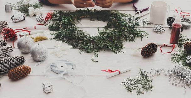 Yaratıcı DIY hobi. El yapımı craft Noel dekorasyon, süsleme ve çelenk - Fotoğraf, Görsel