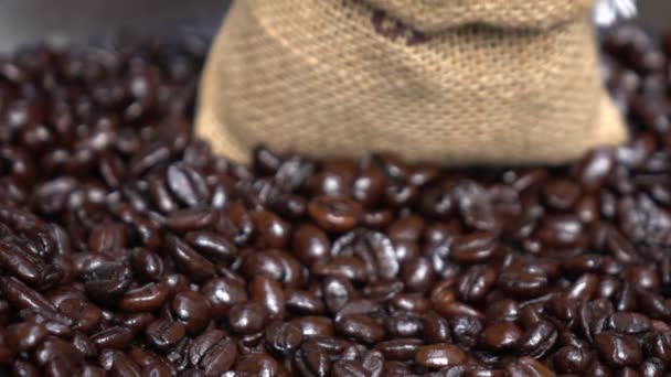 Tahıl çanta jüt dökmeyi kahve kavrulmuş - Video, Çekim