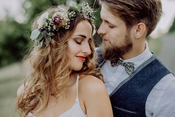 Beautiful bride and groom in green nature. - Photo, image
