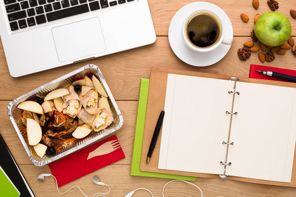 Livraison de nourriture saine, boîte à lunch avec repas diététique
 - Photo, image
