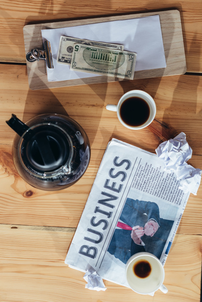 coffee, money and newspaper on table - Valokuva, kuva