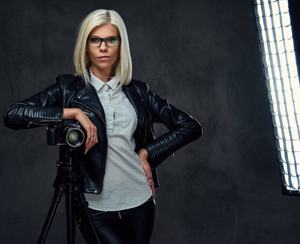 Blond photographer female - Φωτογραφία, εικόνα