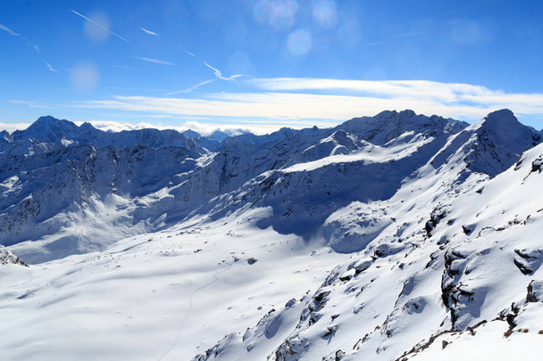 Grup insanlar Kayak dağcılık ve dağ kar panorama Stubai Alpleri'nde, Avusturya - Fotoğraf, Görsel