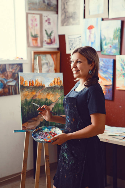 art Studio kadın sanatçı  - Fotoğraf, Görsel