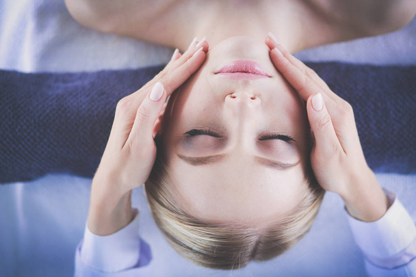 Young woman lying on a massage table,relaxing with eyes closed. Woman. Spa salon - Foto, Bild