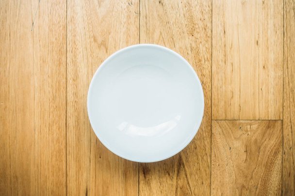 Empty white plate on wooden background - Foto, Imagem