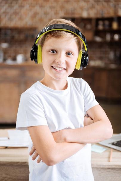 Cheerful boy in headphones posing in the study - Foto, Imagen