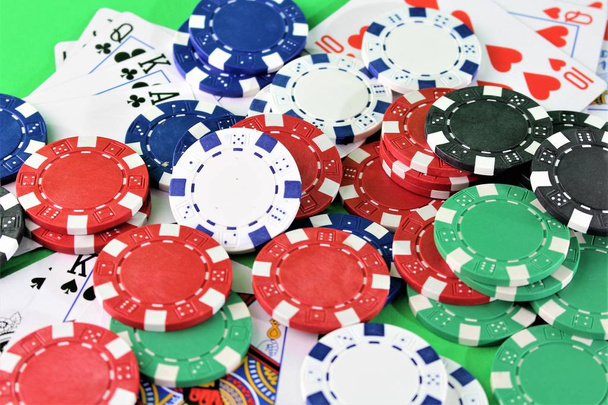 Une image d'un casino - dés, jetons, jeux d'argent
 - Photo, image