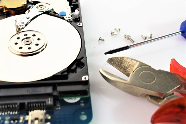 Una imagen de una recuperación de disco duro
 - Foto, imagen