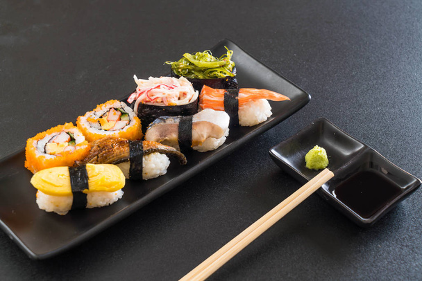 Set of sushi and maki roll - Foto, imagen