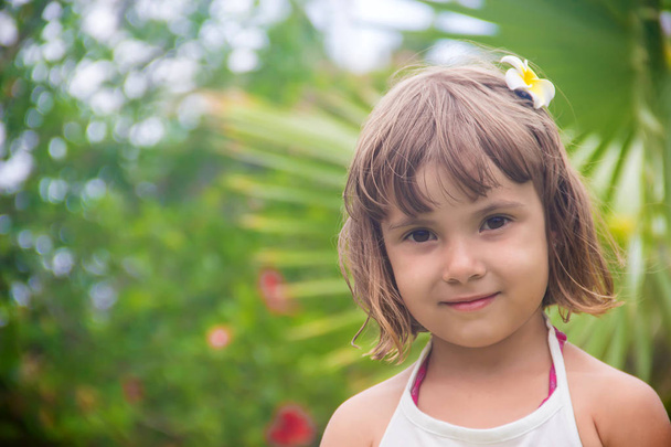 A girl in a tropical country on vacation. Selective focus.  - Foto, afbeelding